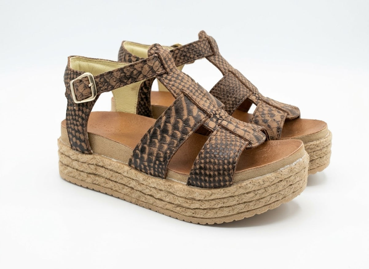 Sandalia de cuero reptil cafe