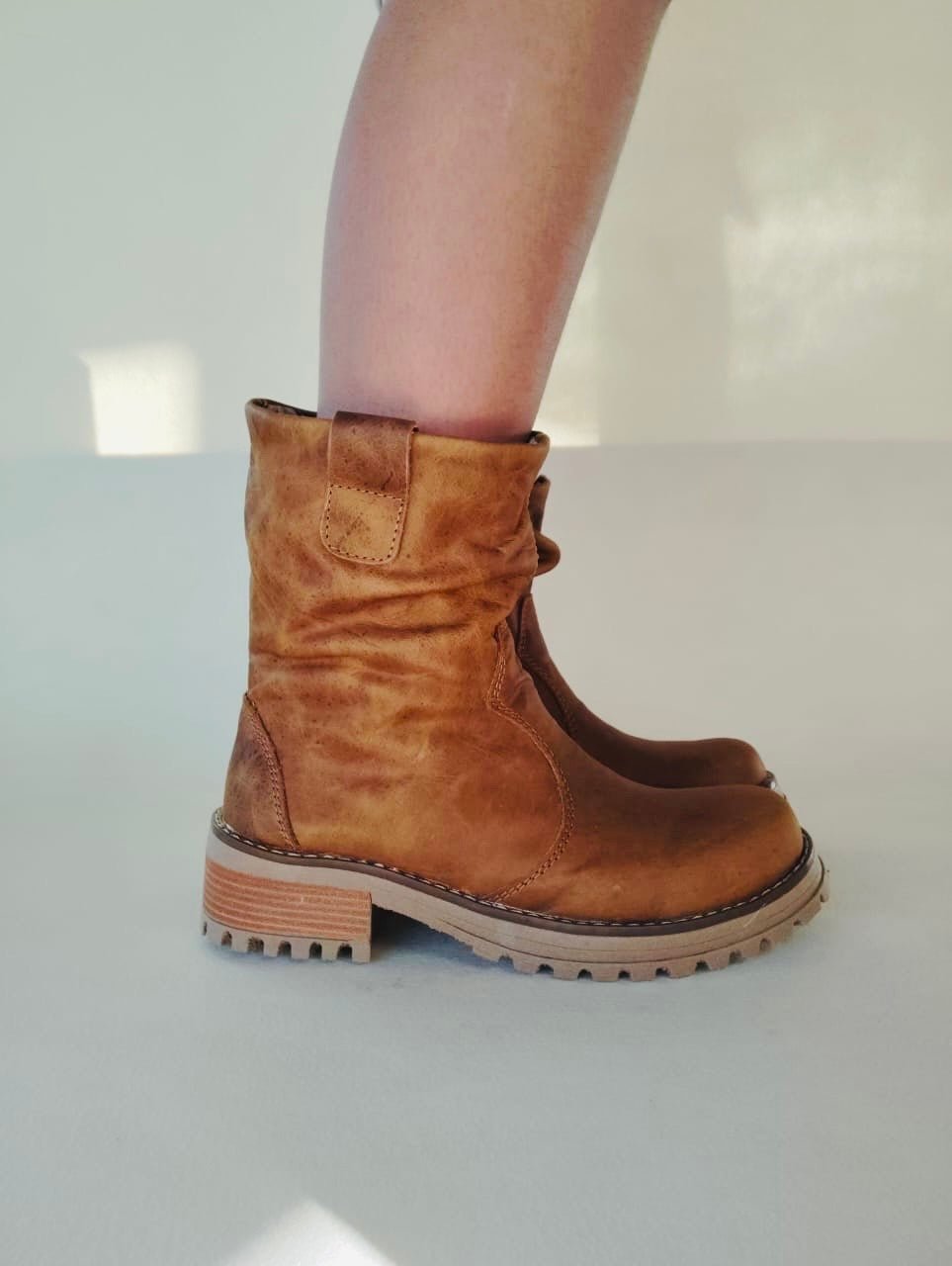 Bota corta cuero camel oxido - juanfranko zapatos