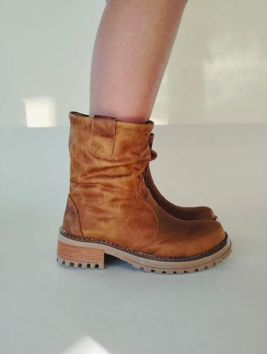 Bota corta cuero camel oxido - juanfranko zapatos