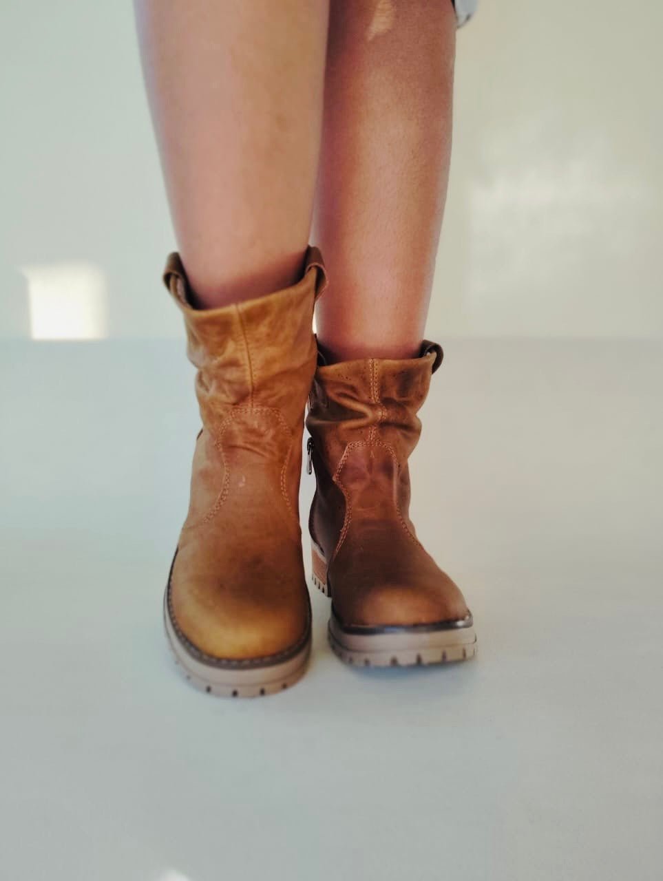 Bota corta cuero camel oxido - juanfranko zapatos