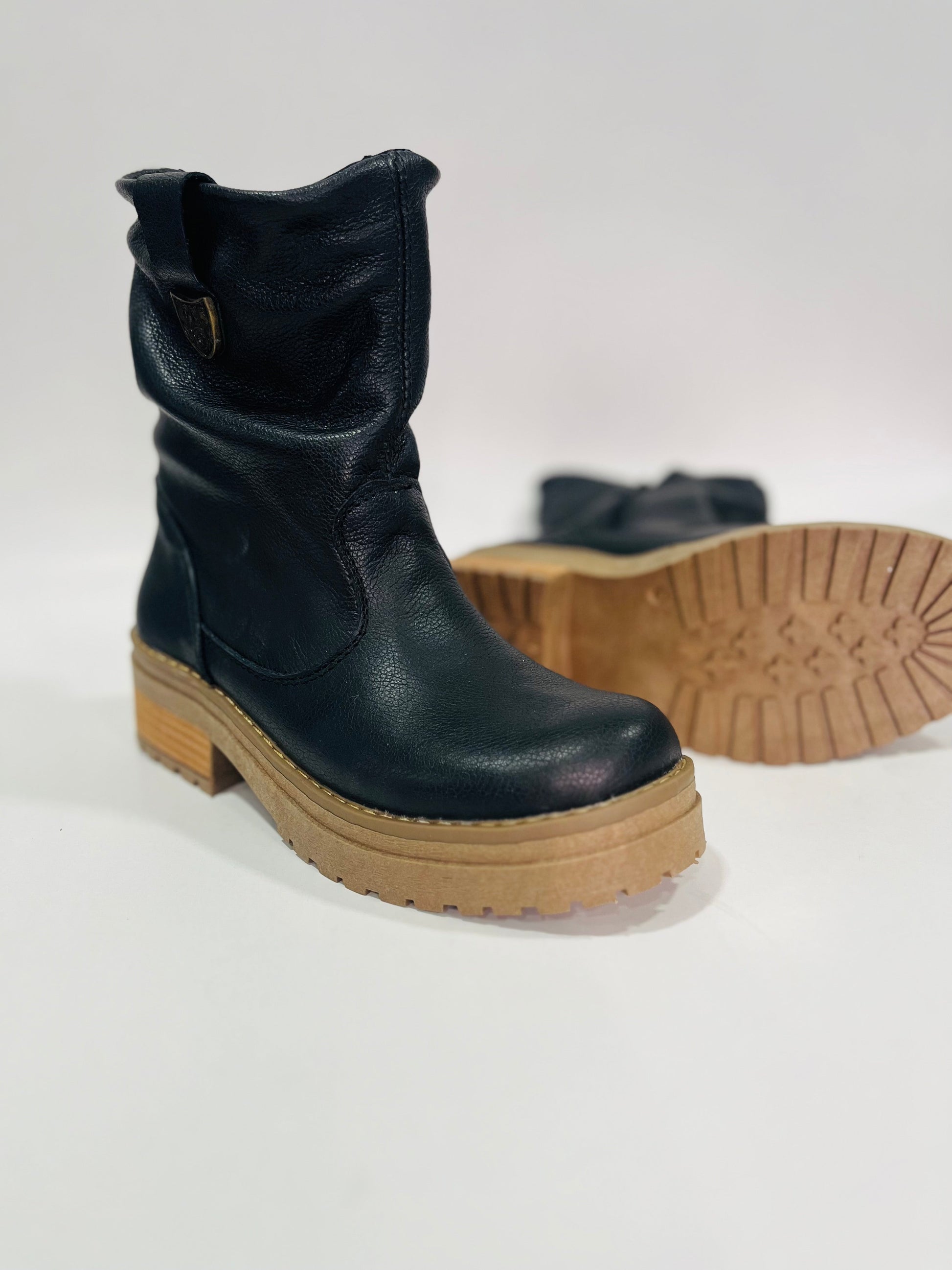 Bota corta cuero flowter black - juanfranko zapatos