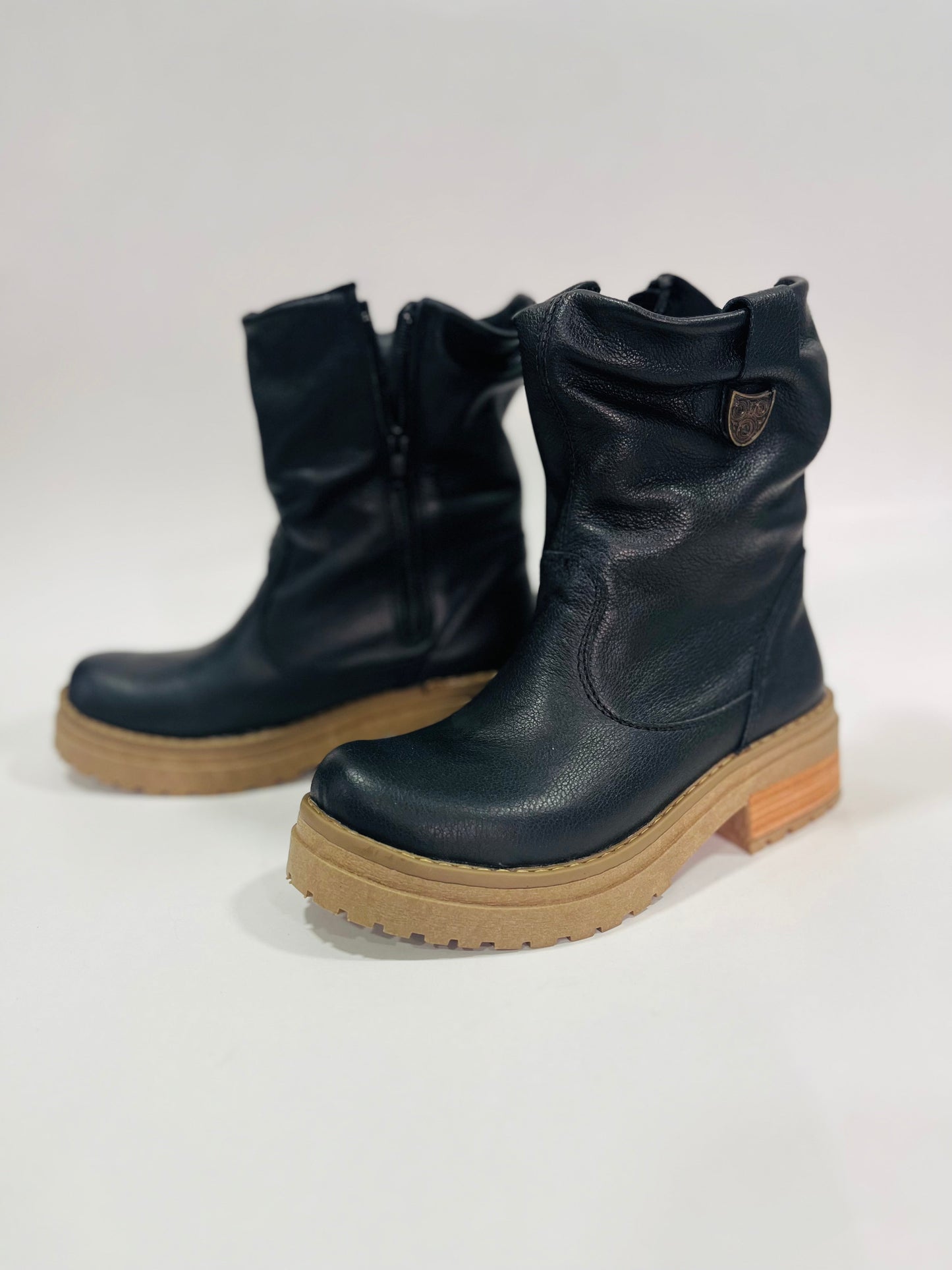 Bota corta cuero flowter black - juanfranko zapatos