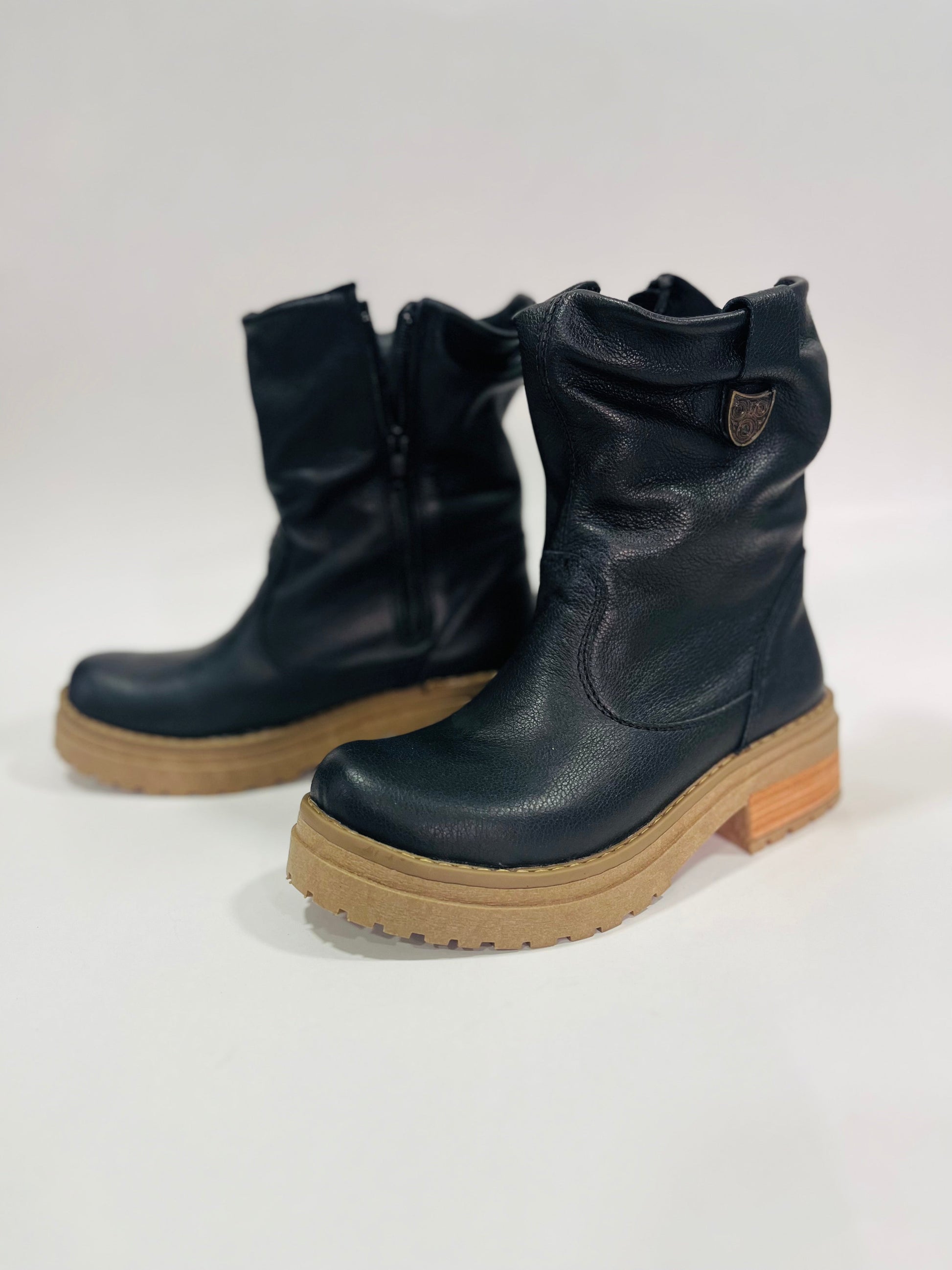 Bota corta cuero flowter black - juanfranko zapatos