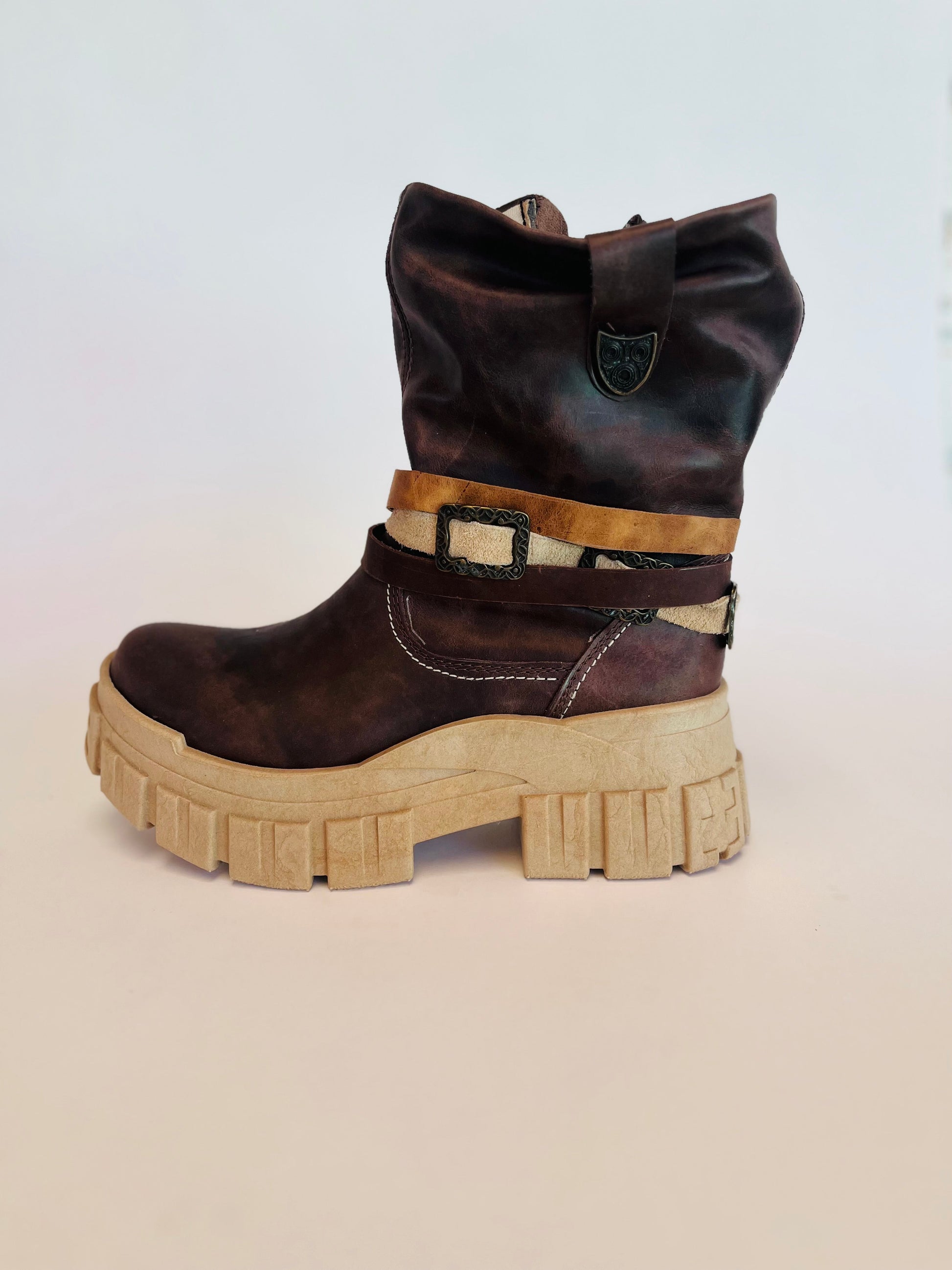 Bota Corta Cuero Liso Moro Tanke Mujer - Cierre Interior Acolchada - juanfranko zapatos