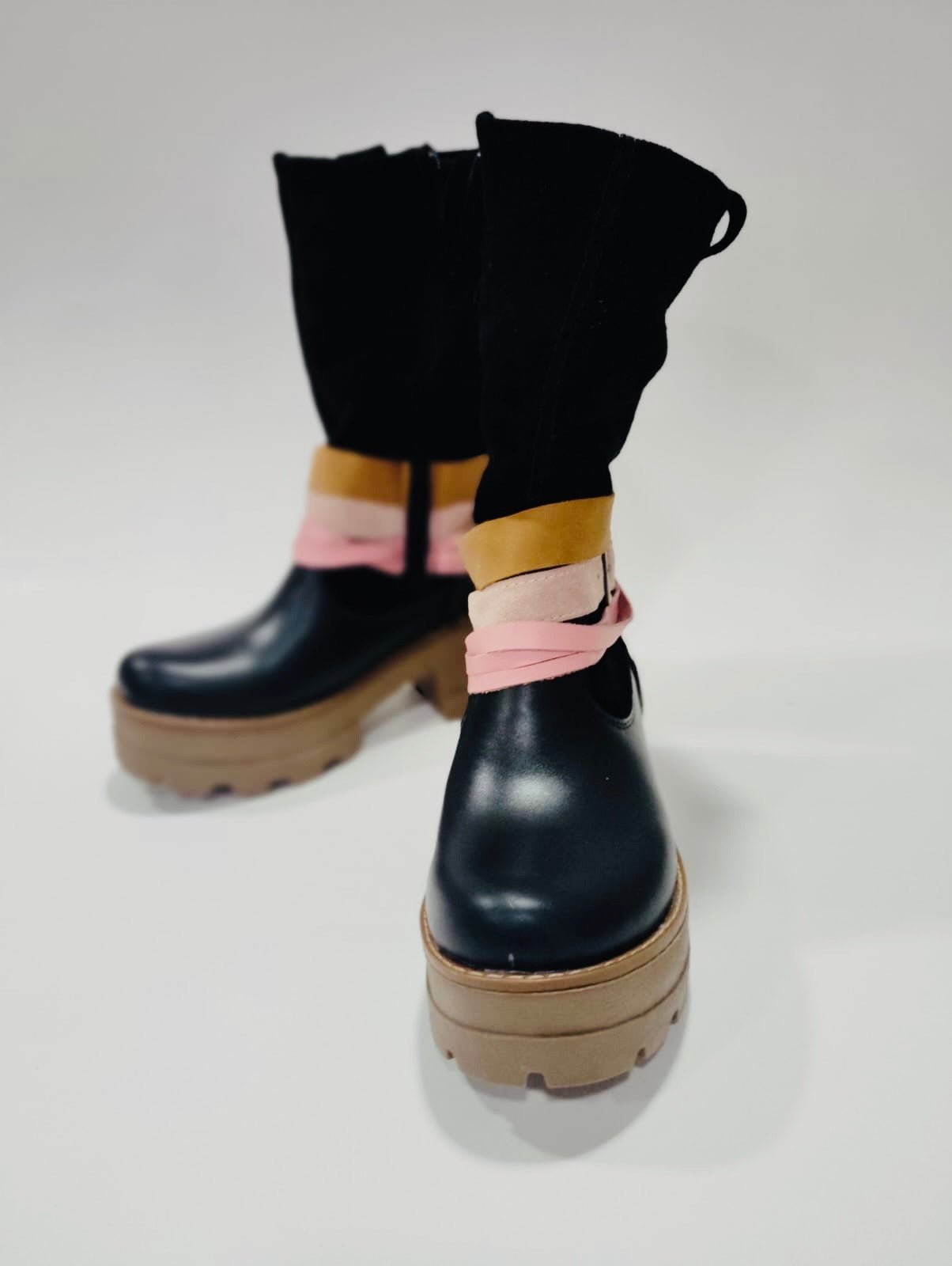 Bota cuero liso caña reno correas rosa pastel - juanfranko zapatos