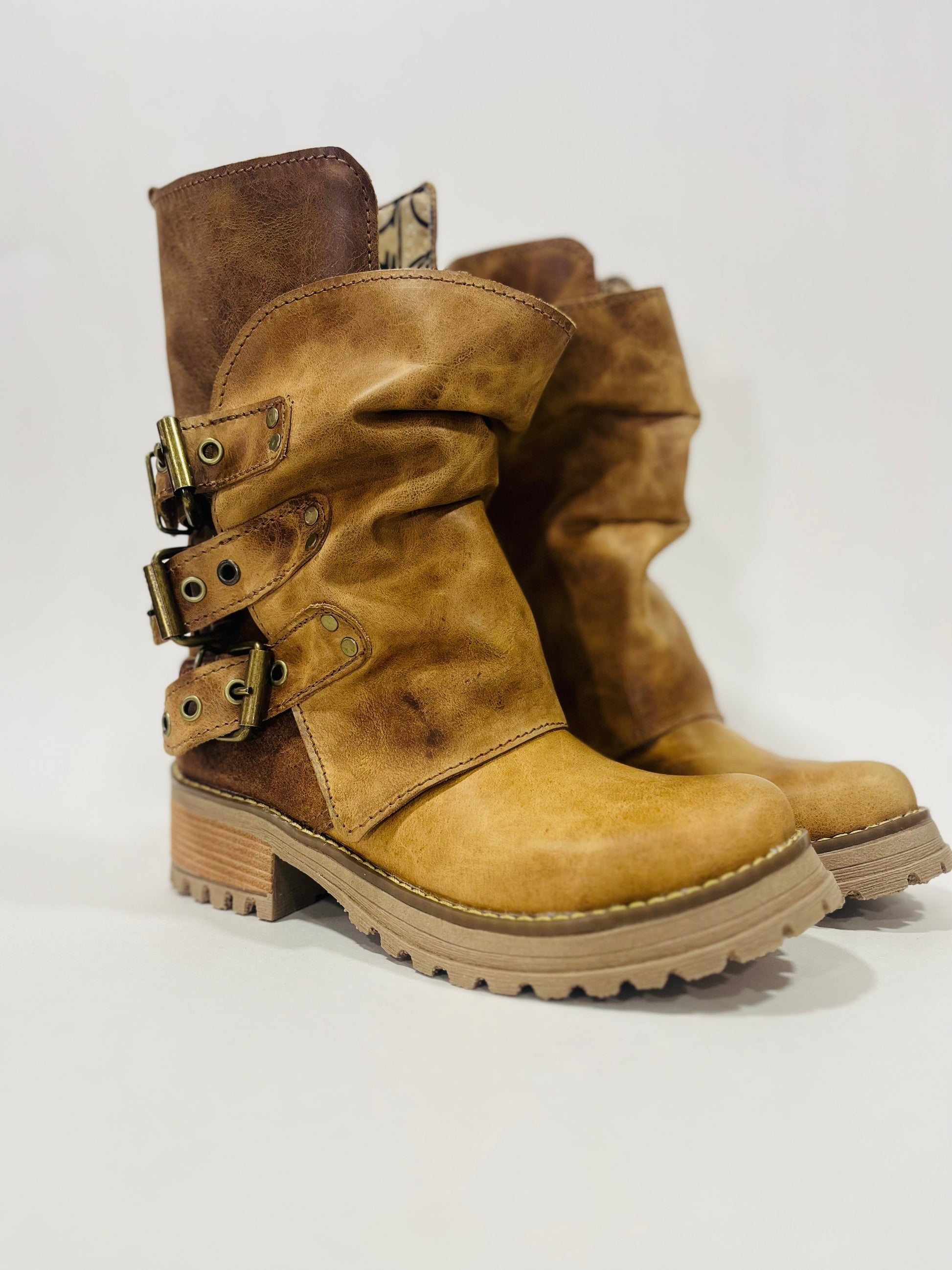 Bota Cuero Perla Óxido - Hebillas Envejecidas Vintage - juanfranko zapatos