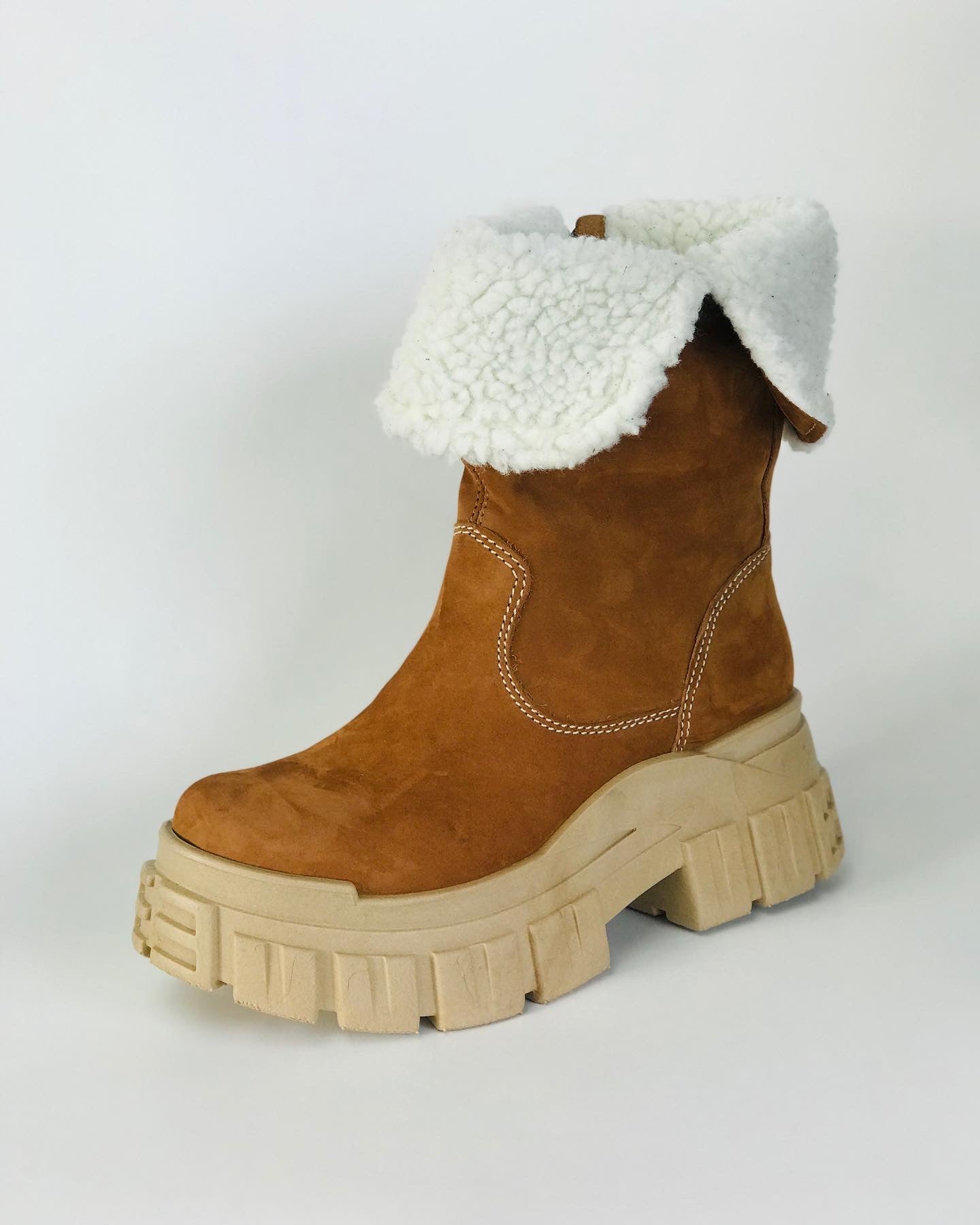 Botas de Cuero Mujer Nobuck con Forro - Cálidas y Cómodas - juanfranko zapatos