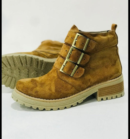 Botin 3 hebillas camel tdp - juanfranko zapatos