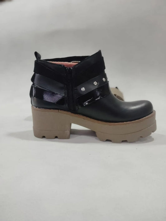 Botin corto cuero liso 3c - juanfranko zapatos