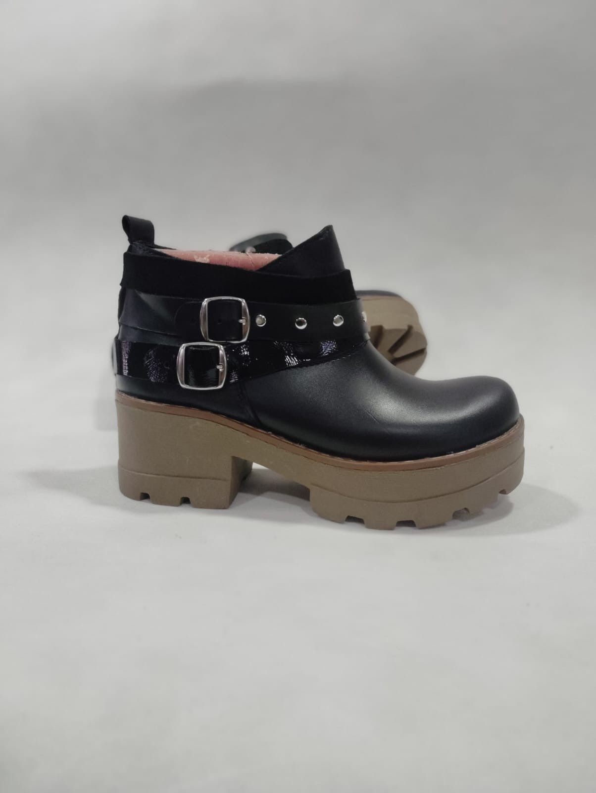 Botin corto cuero liso 3c - juanfranko zapatos