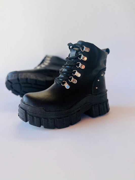 botin de cuero de mujer Rosy black plata t/ tanque - juanfranko zapatos