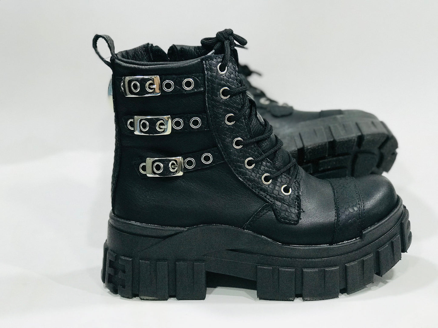 Botin de Cuero Mujer Negro Amy - Diseño Reptil - juanfranko zapatos