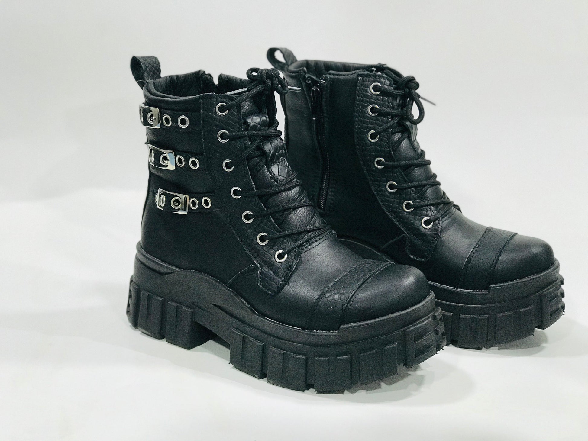 Botin de Cuero Mujer Negro Amy - Diseño Reptil - juanfranko zapatos