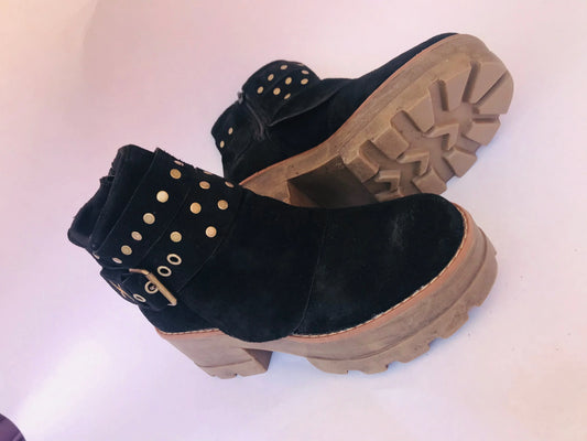 Botin de cuero reno negro remaches - juanfranko zapatos