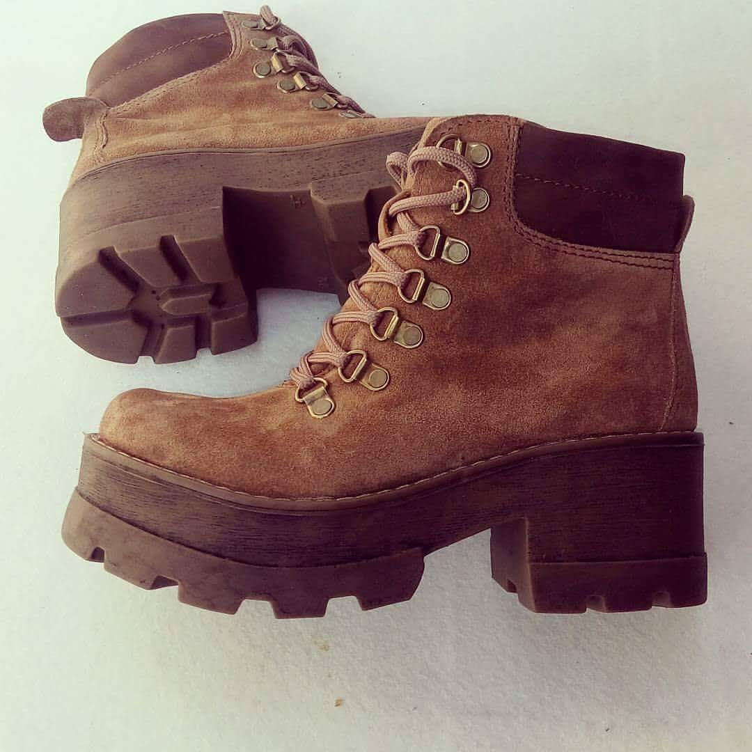 Botin de cuero reno rosy camel - juanfranko zapatos