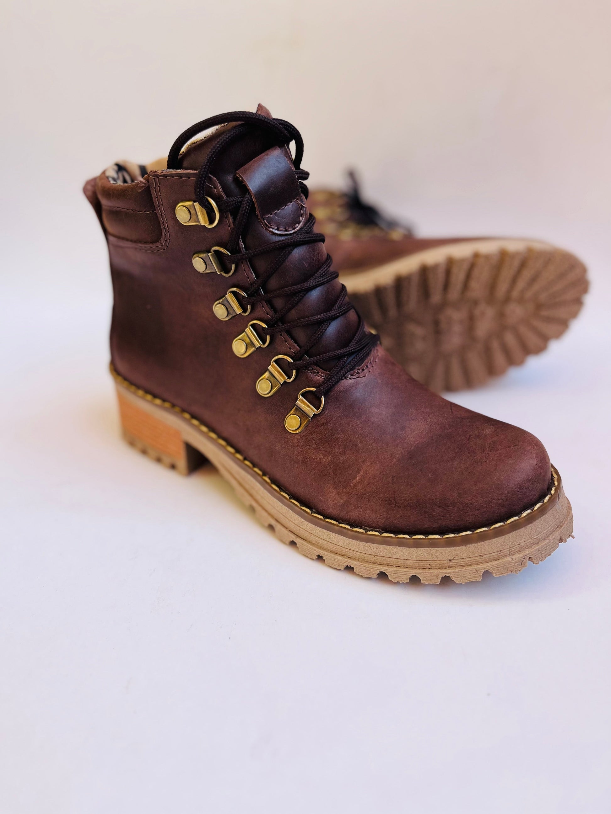 Botin de cuero rosy bajo café crazy - juanfranko zapatos