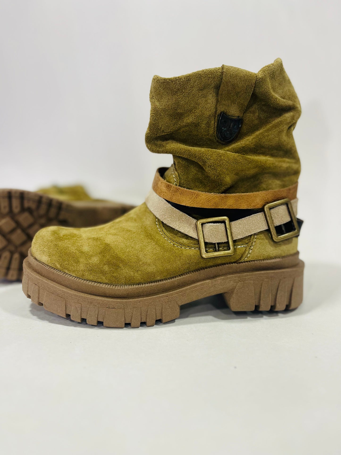 Botin Shakira verde musgo - juanfranko zapatos
