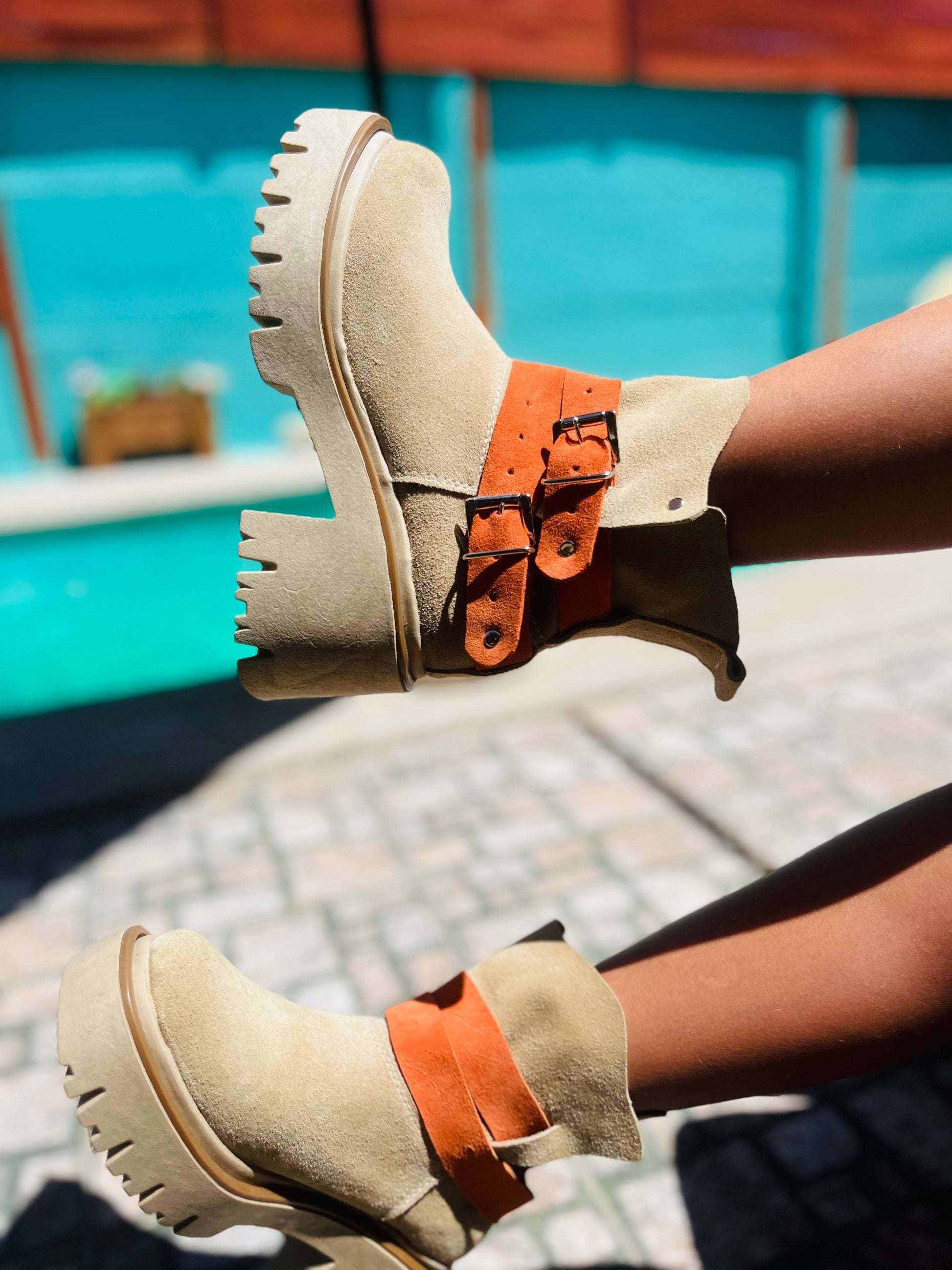 Botín verano de Cuero Reno Natural Mujer - Hebillas Metálicas Artesanal - juanfranko zapatos