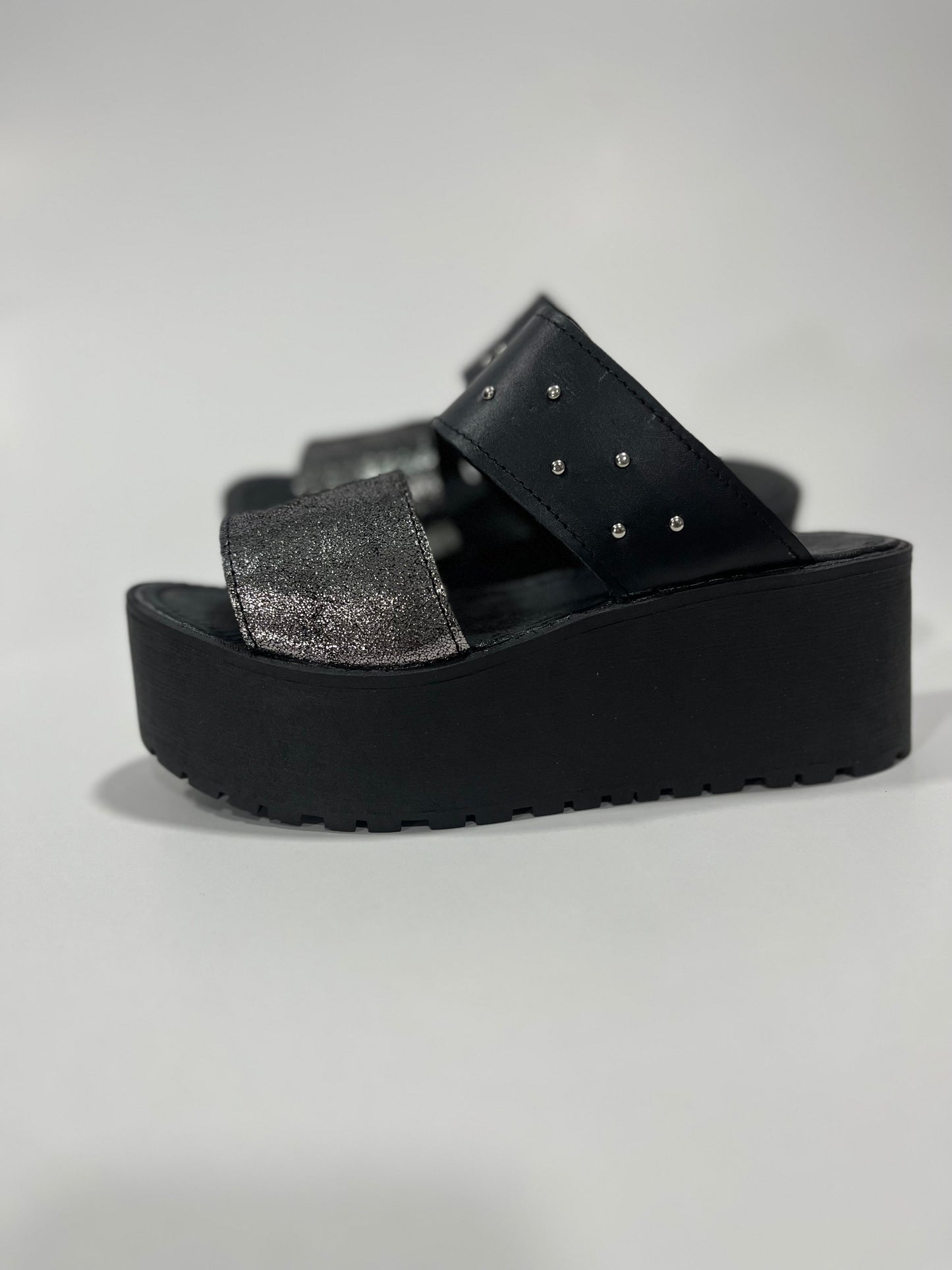 Sandalia 2 cueros suela de goma (Crespita - juanfranko zapatos