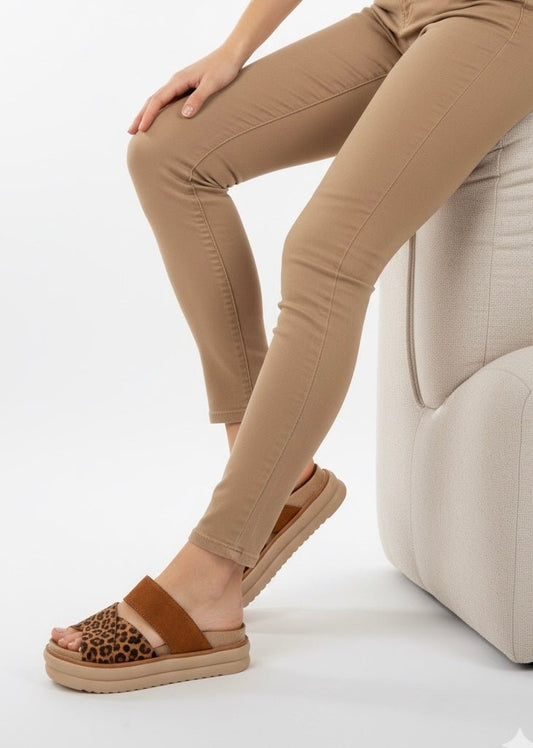 Sandalia animal print camel - juanfranko zapatos