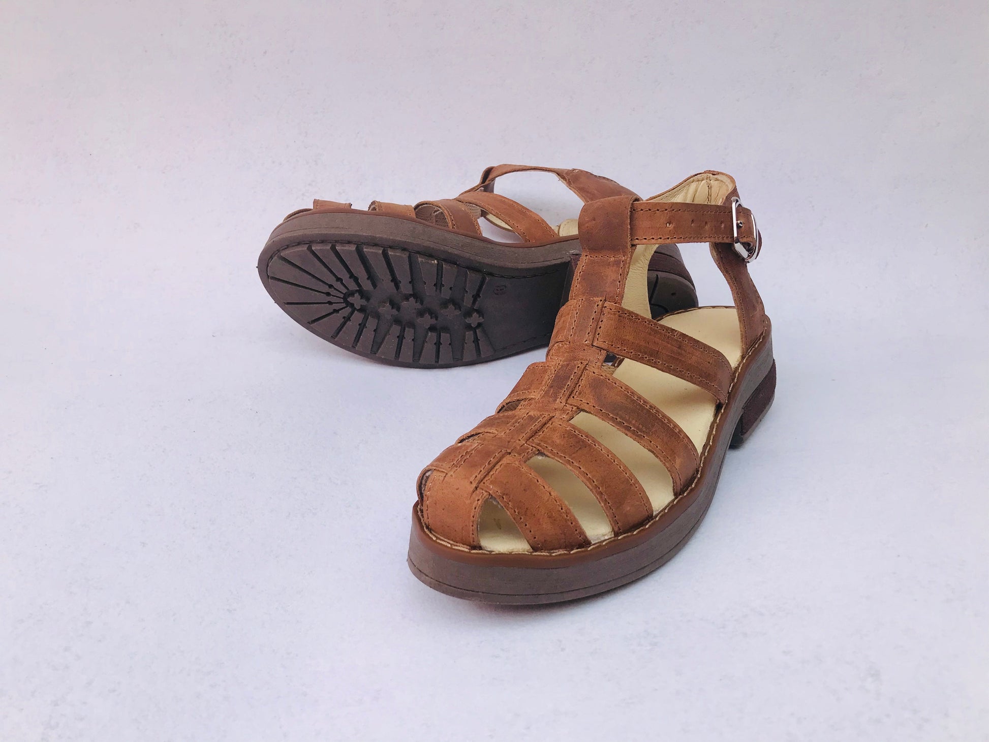 Sandalia cuero cerrada - juanfranko zapatos