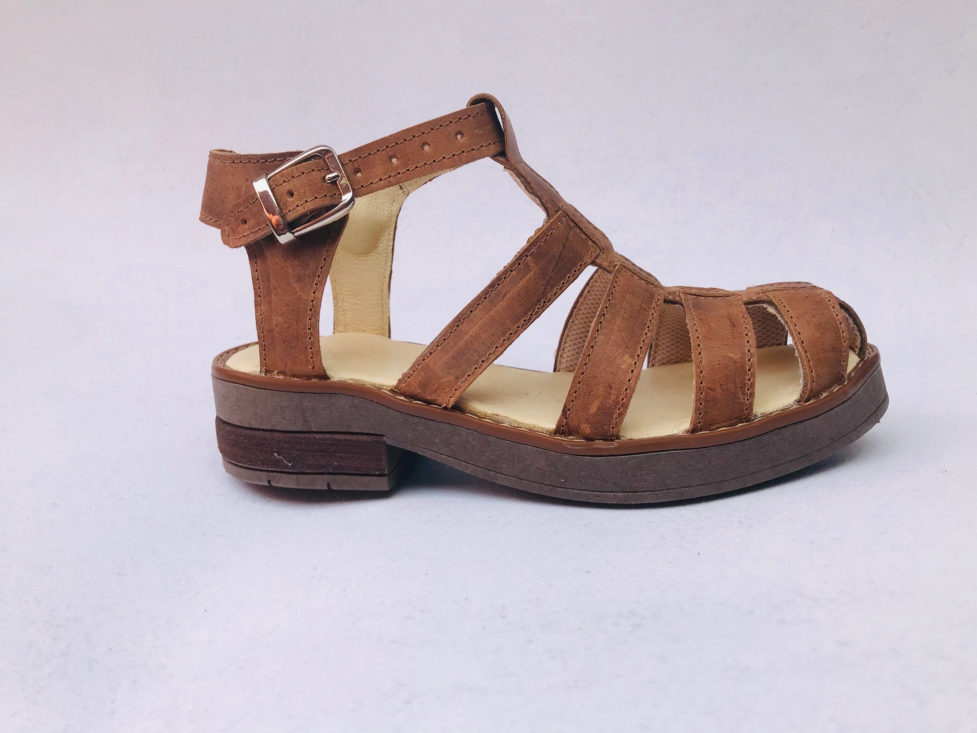 Sandalia cuero cerrada - juanfranko zapatos