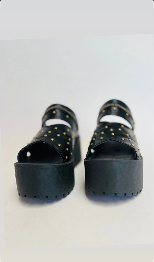 Sandalia cuero x tachas - juanfranko zapatos