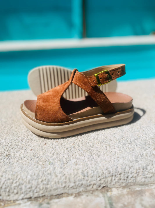 Sandalia de cuero bmp camel completa - juanfranko zapatos