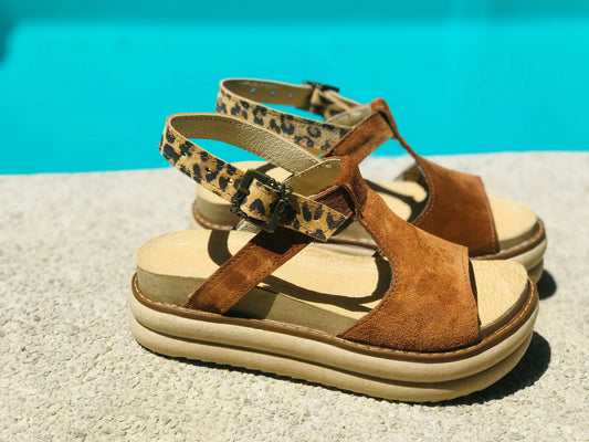 Sandalia de cuero reno bmp camel correa a.print - juanfranko zapatos