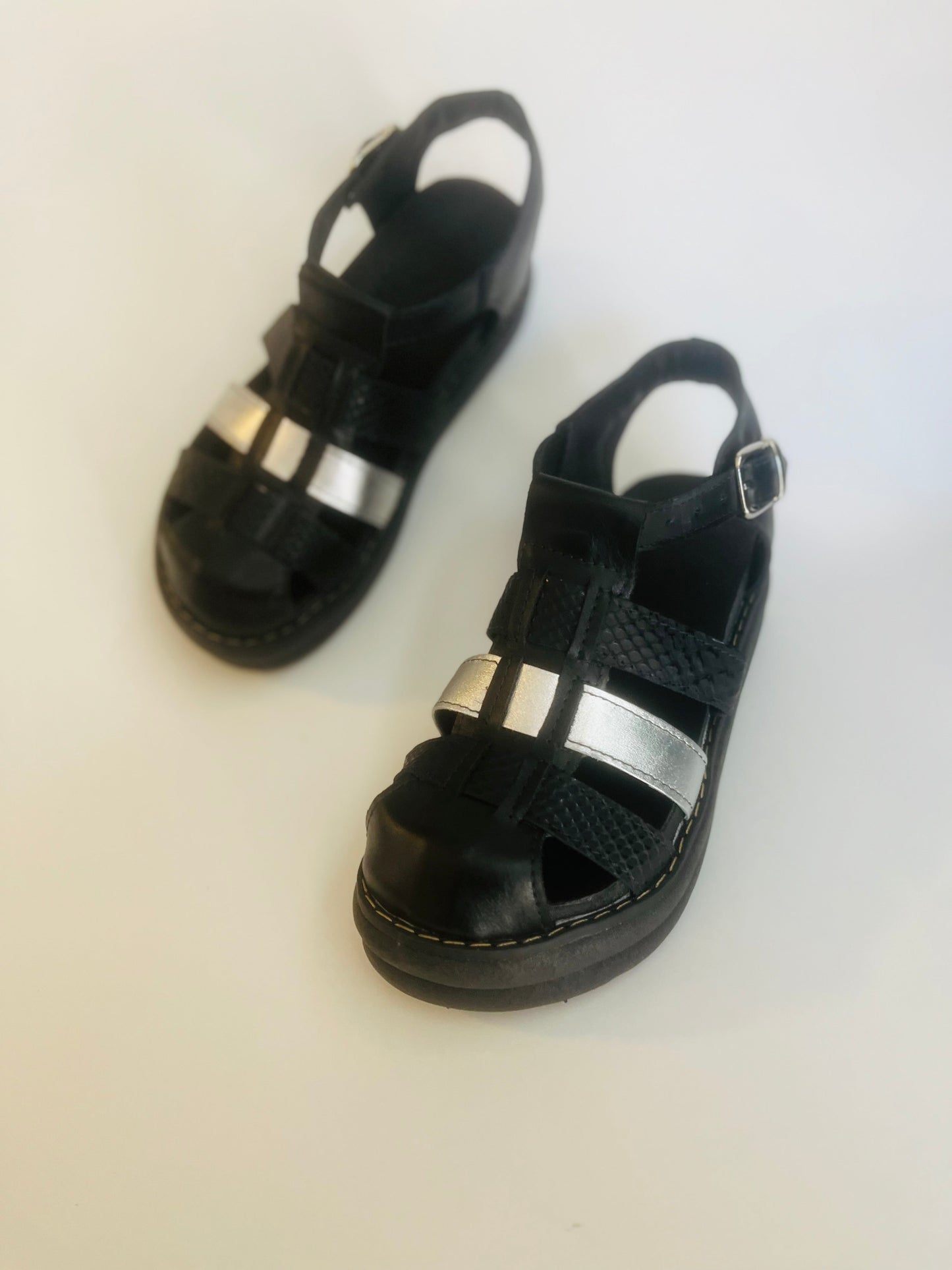 Sandalia negra silver - juanfranko zapatos