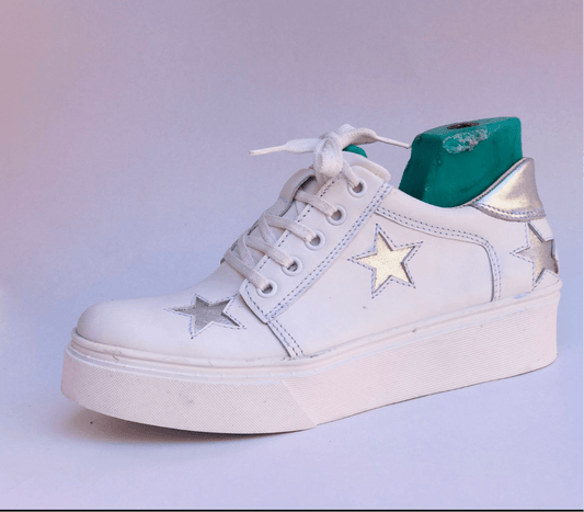 Zapatilla de Cuero Blanca Mujer Silver Stars - Cordones Ojetillos Plateados - juanfranko zapatos