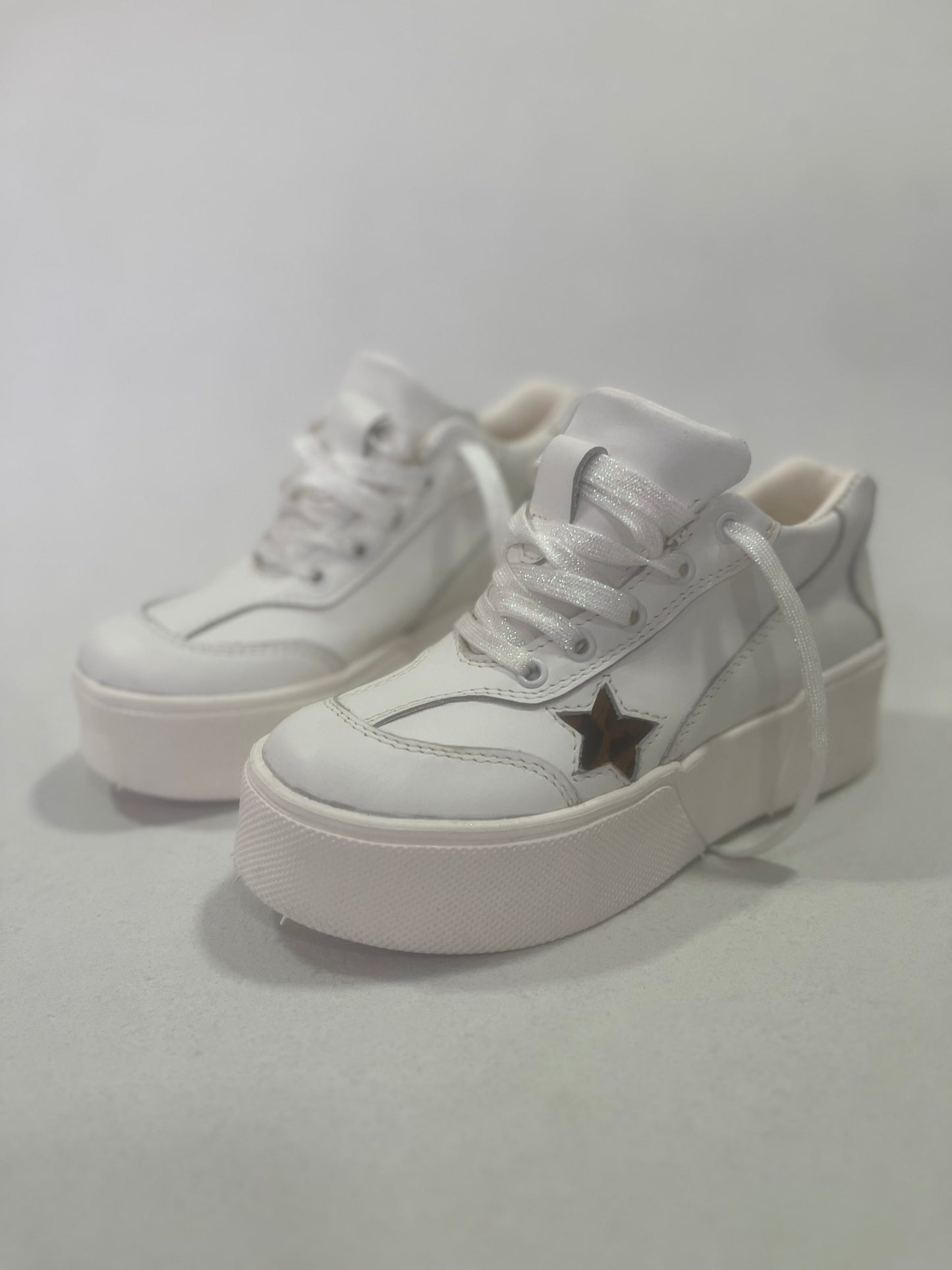 Zapatilla de Cuero Blanca Mujer Star Animal Print - Badana Natural Suela Antideslizante - juanfranko zapatos