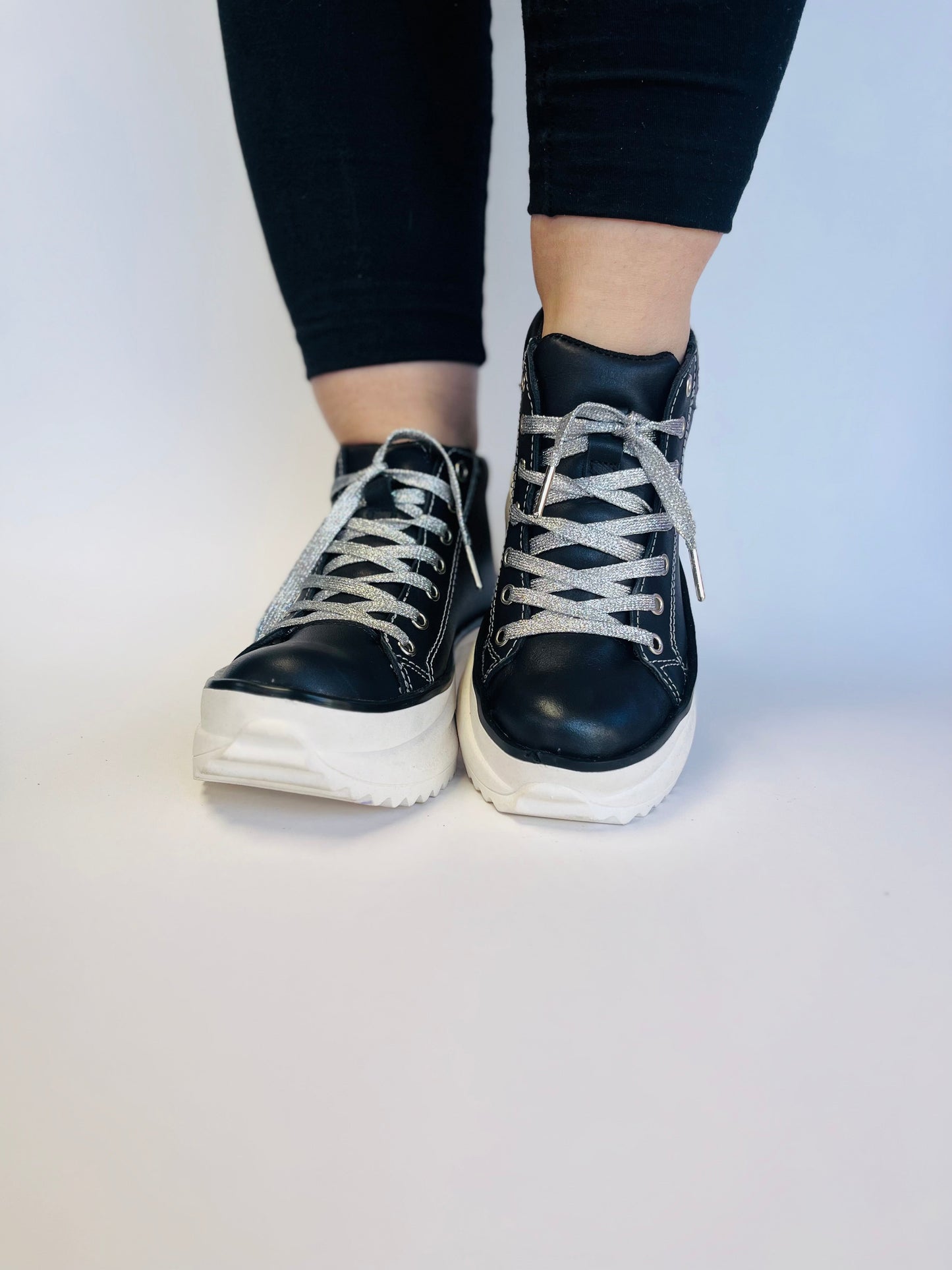 Zapatilla de Cuero Negro Mujer Star Black - Diseño Estrella Hecha a Mano - juanfranko zapatos