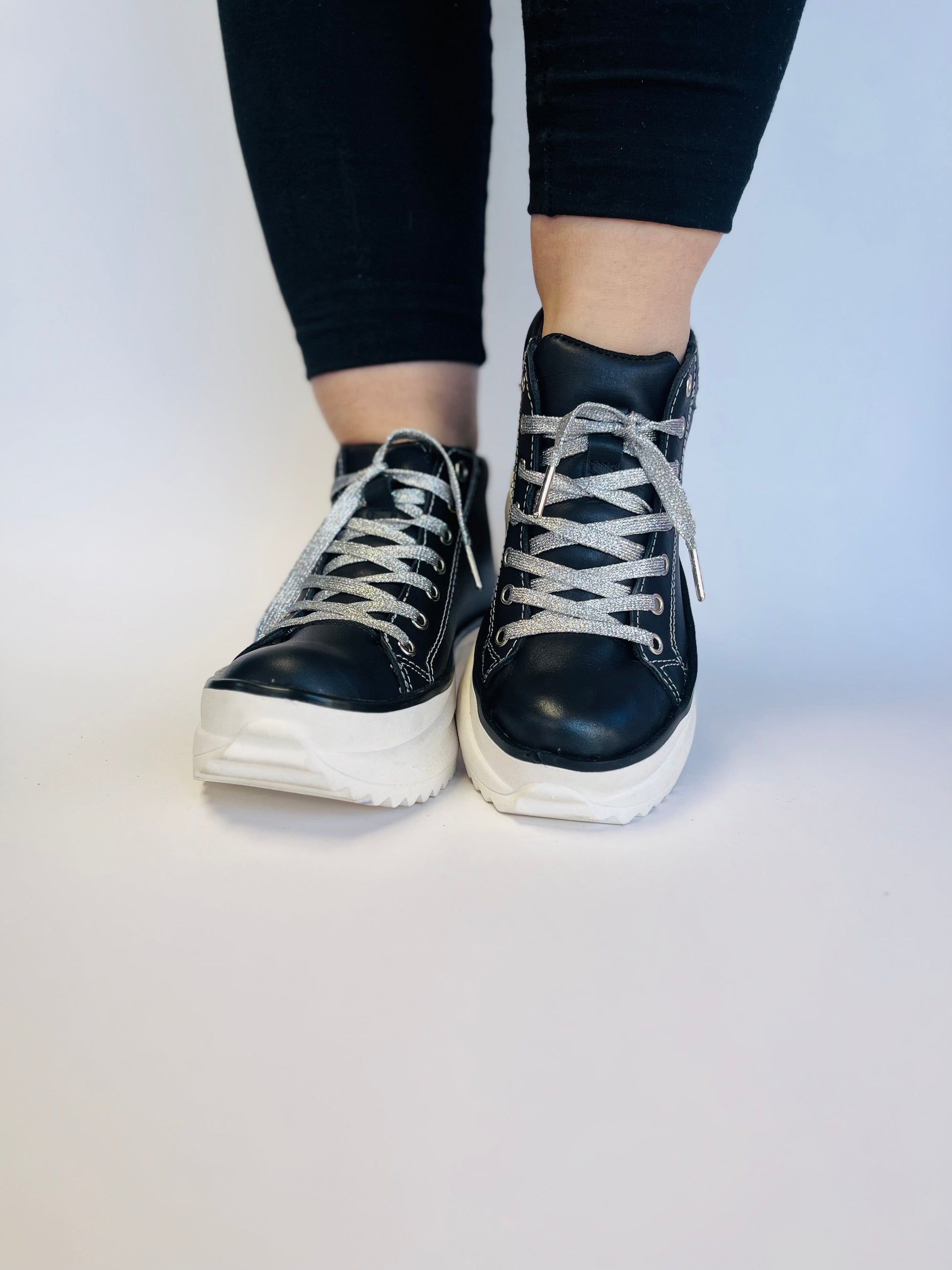 Zapatilla de Cuero Negro Mujer Star Black - Diseño Estrella Hecha a Mano - juanfranko zapatos