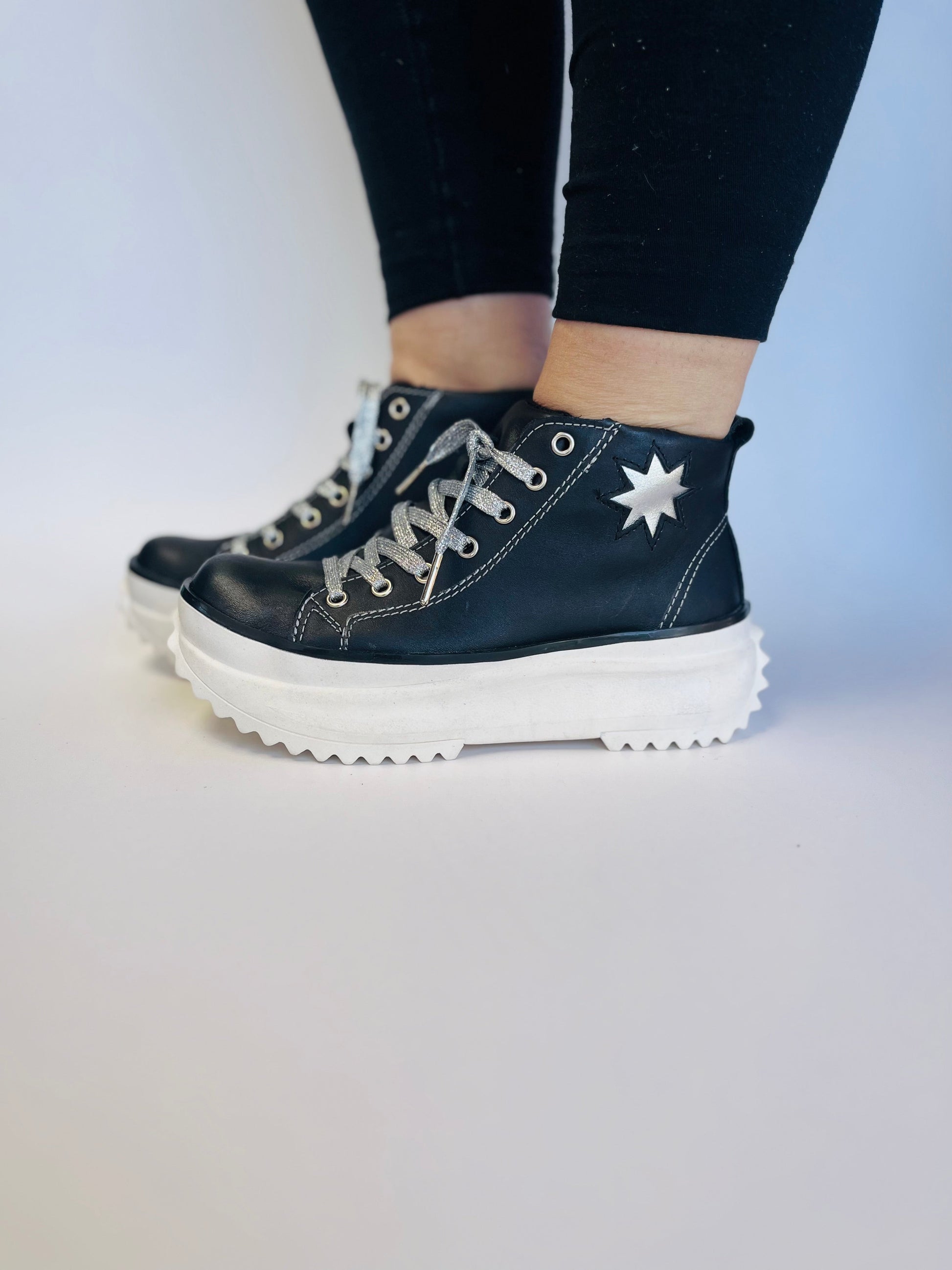 Zapatilla de Cuero Negro Mujer Star Black - Diseño Estrella Hecha a Mano - juanfranko zapatos