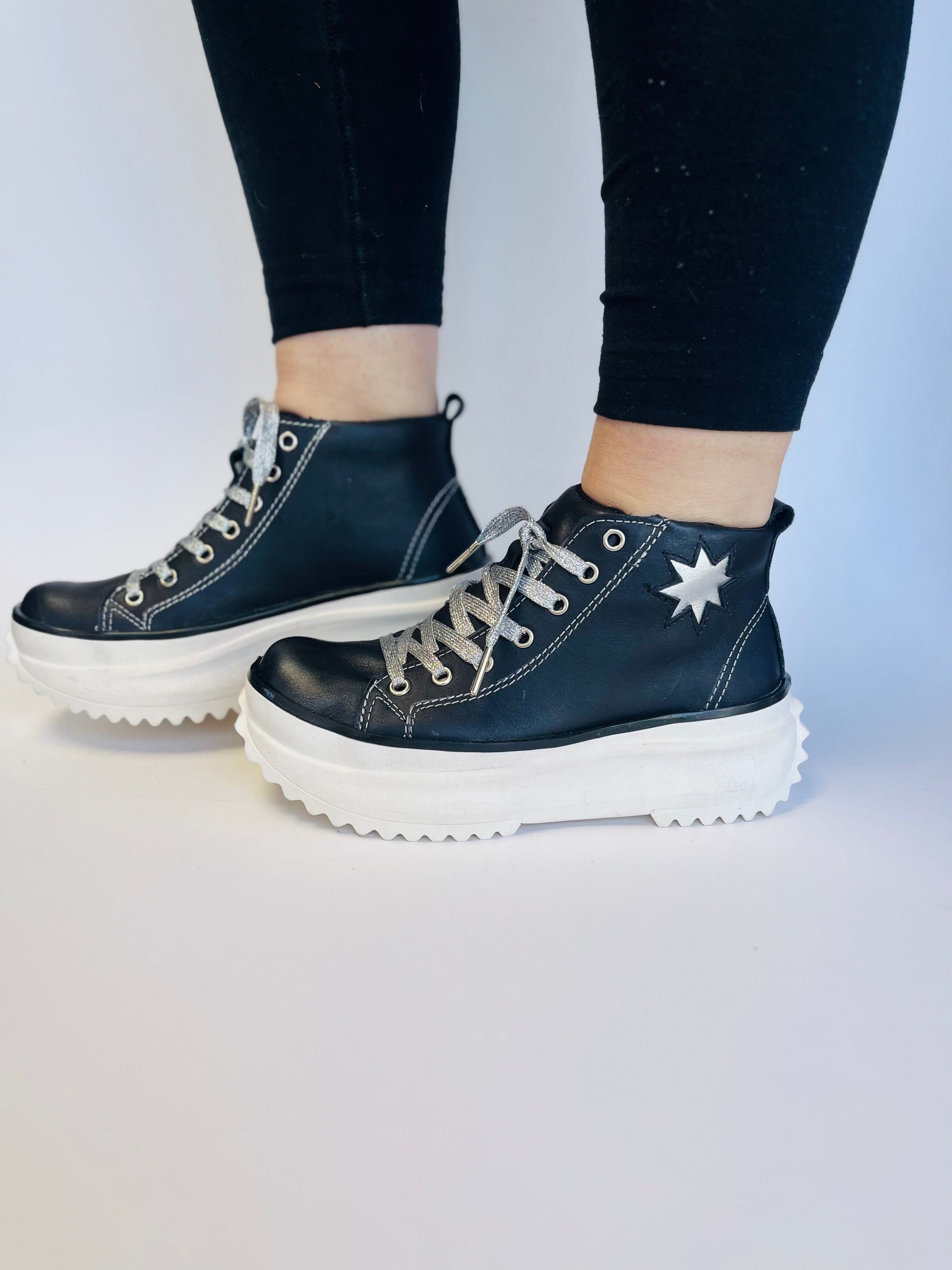 Zapatilla de Cuero Negro Mujer Star Black - Diseño Estrella Hecha a Mano - juanfranko zapatos