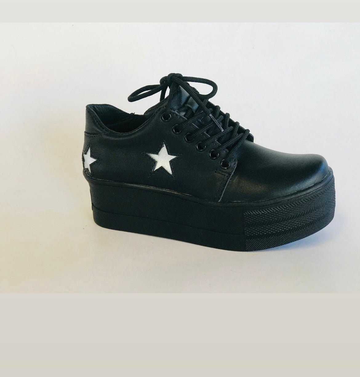 Zapatilla de cuero negro silver star - juanfranko zapatos