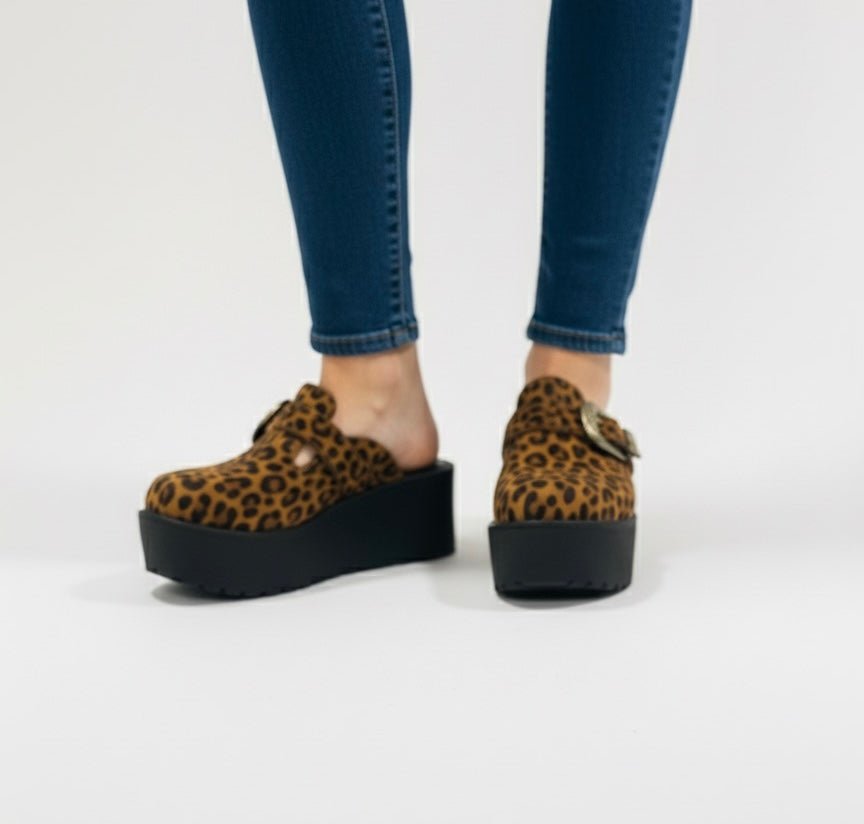 Zueco cuero animal print - juanfranko zapatos